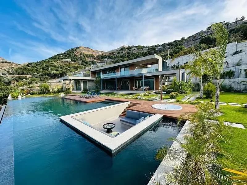 Luxurious Modern Mansion with Olympic Pool in Yalıkavak, Bodrum — photo 1