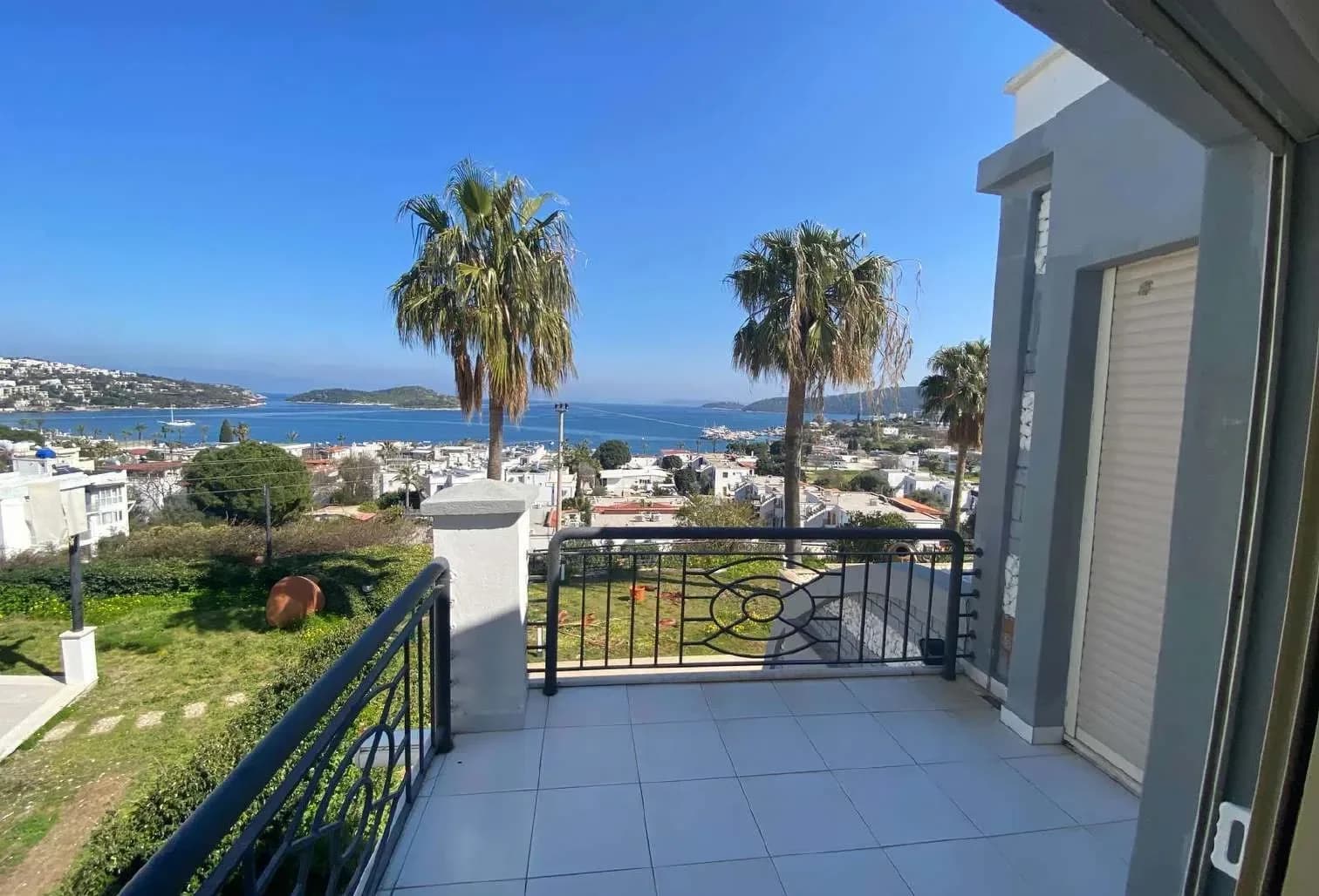 Exceptional 6+1 Villa in Türkbükü, Steps from the Sea — photo 1