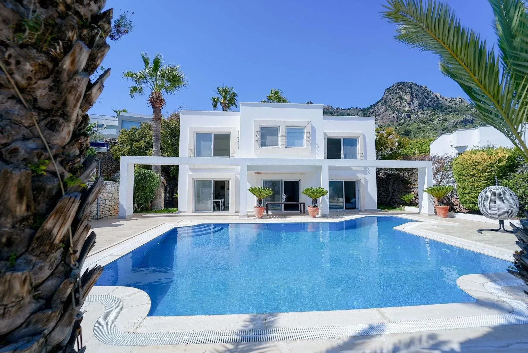 Exclusive Sea View Villa with Private Pool in Türkbükü — photo 1