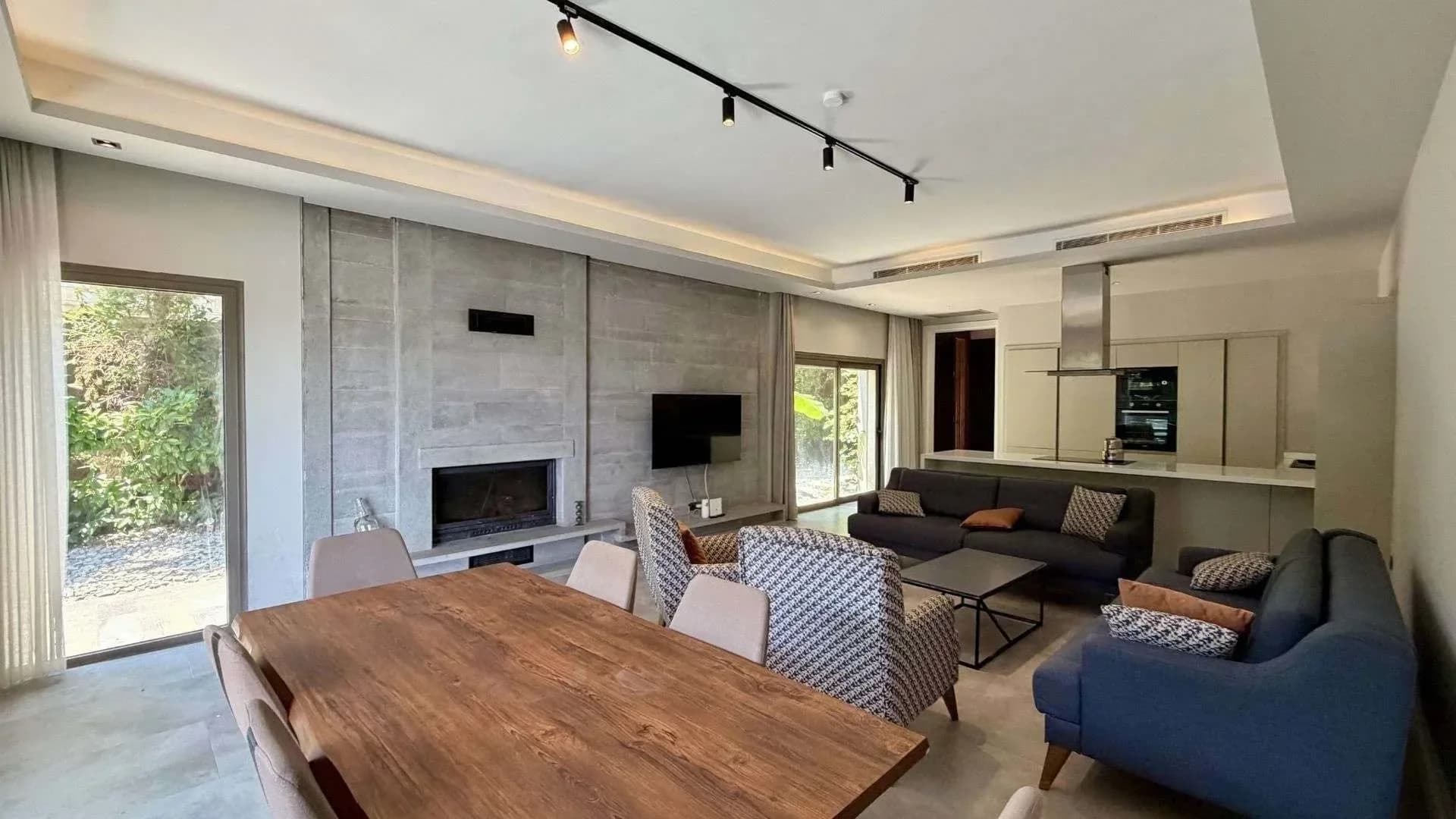 Luxurious 5+2 Triplex Villa with Pool and Valley Views in Bitez — photo 4