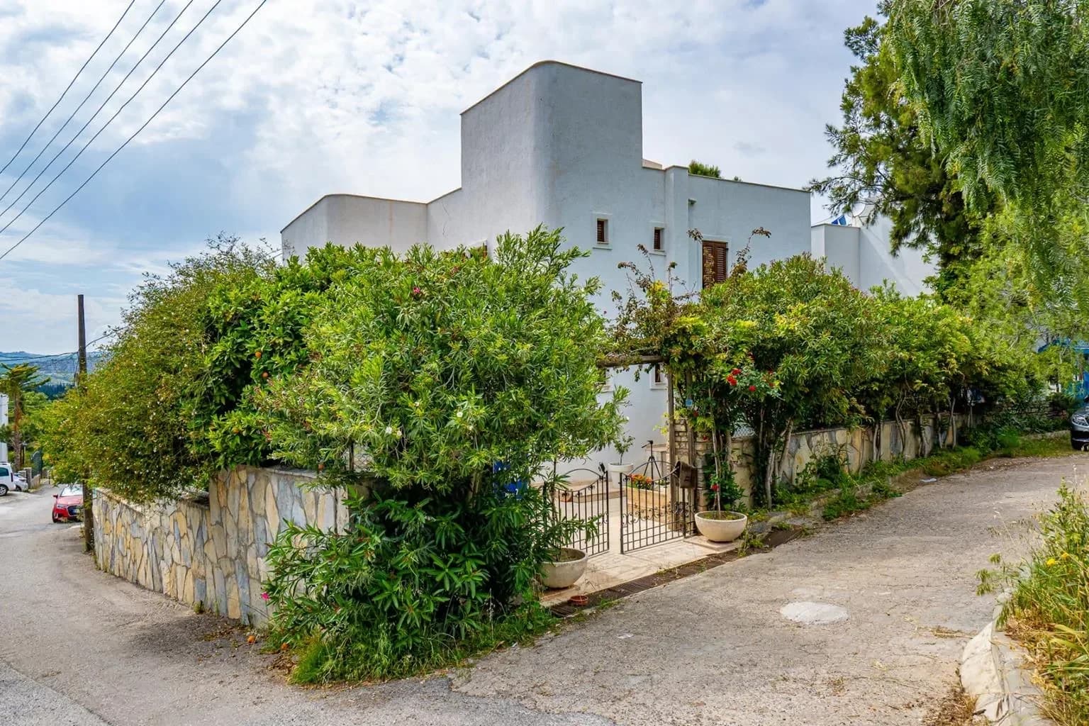 Stunning 6+1 Villa with Annex and Sauna in Bitez Asarlık — photo 1