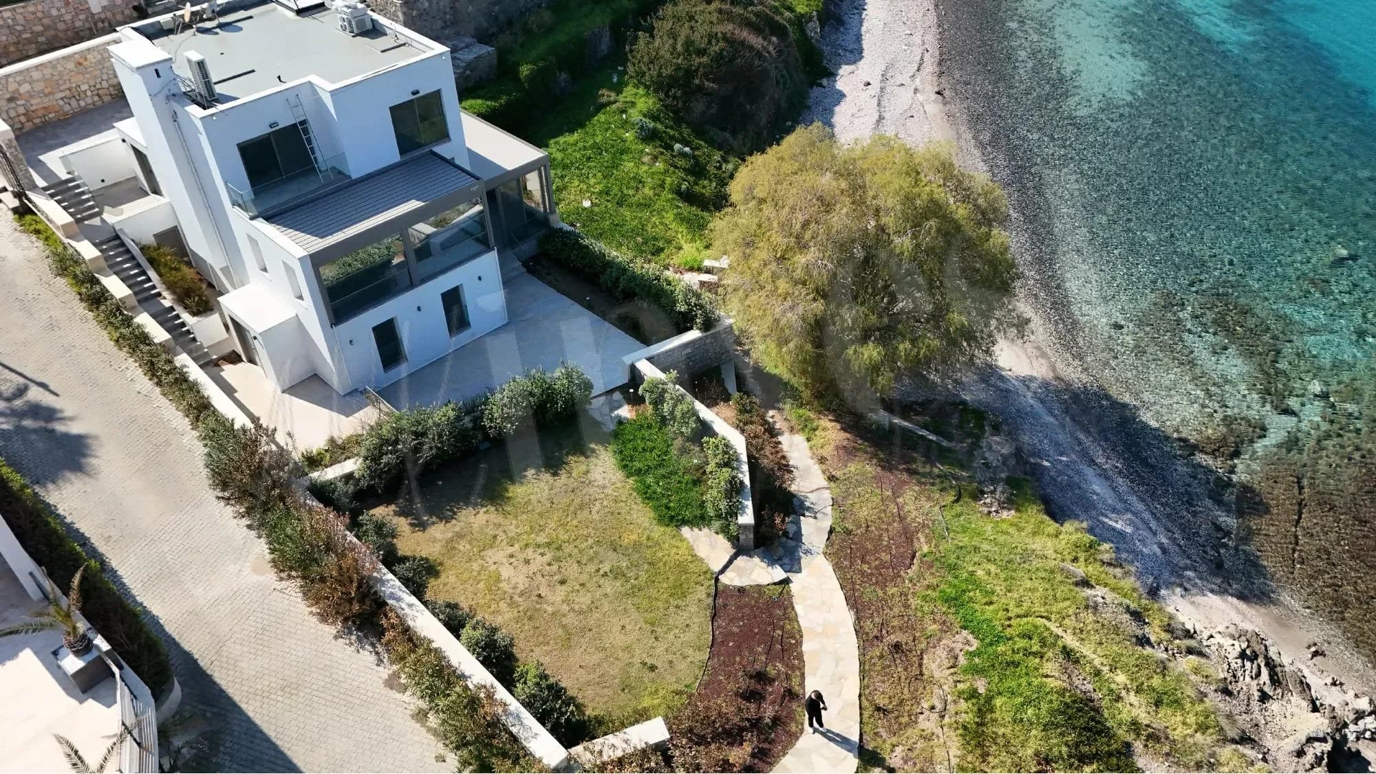 Absolute Seafront Triplex Villa in Yalıkavak, Küdür Bay — photo 4