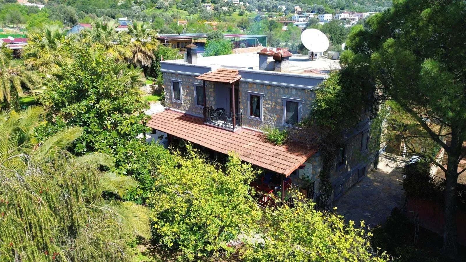 Exceptional Stone Villa with Extensive Land in Yalıçiftlik — photo 5
